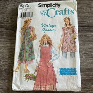 Simplicity 8372 Vintage APRON Pattern Length and Pocket Womens Sewing Pattern